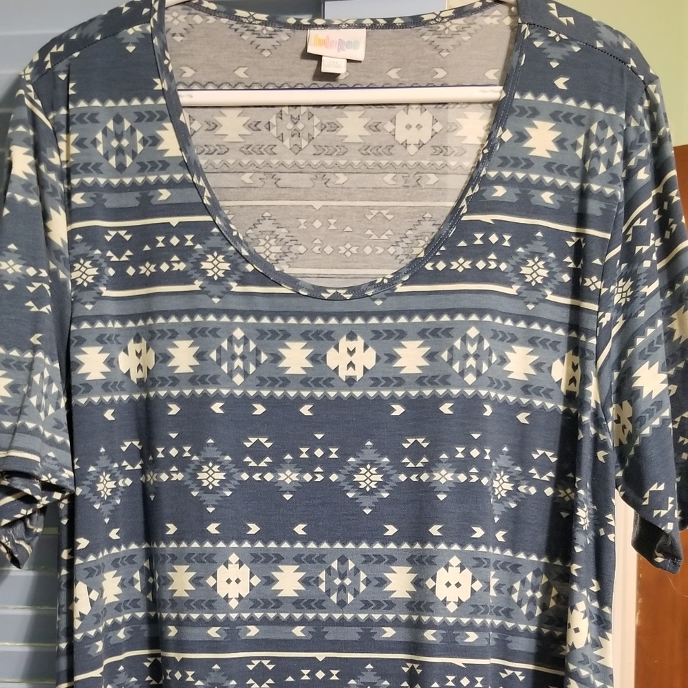 Lularoe ladies shirt 2xl